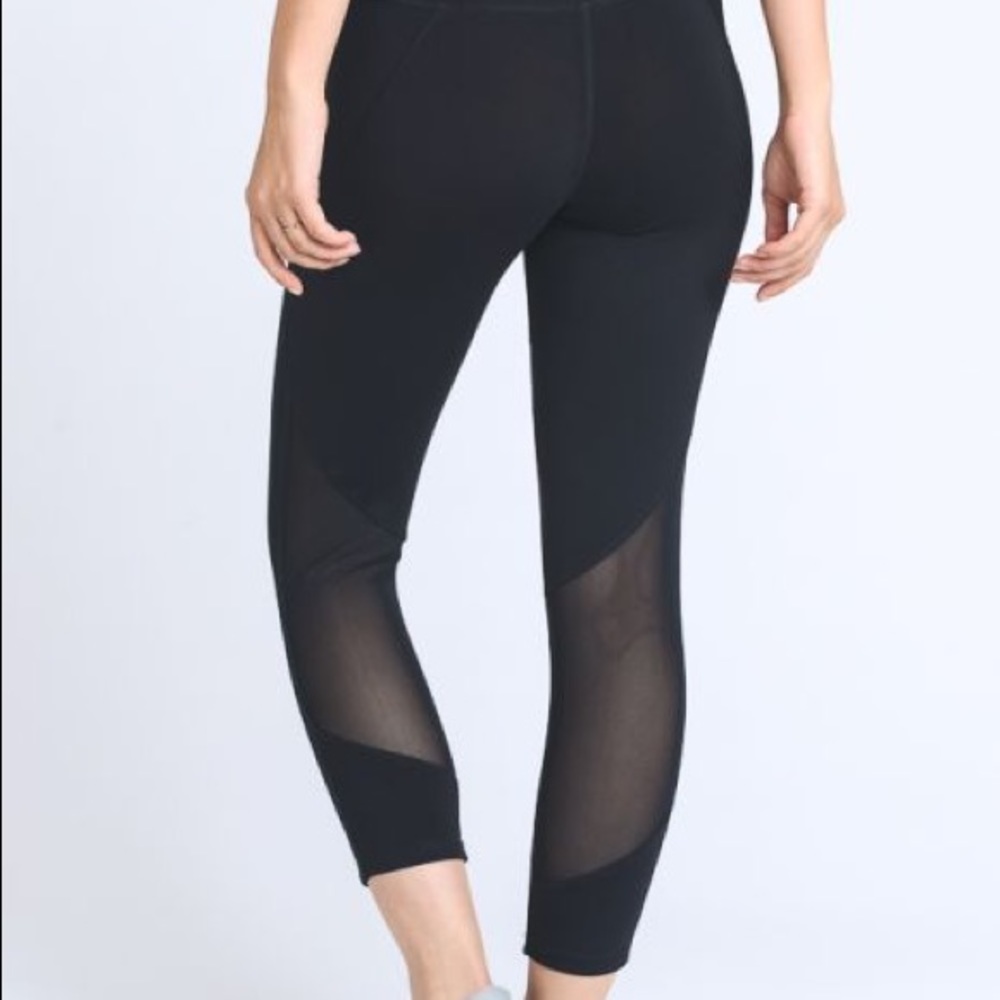 Black mesh design leggings